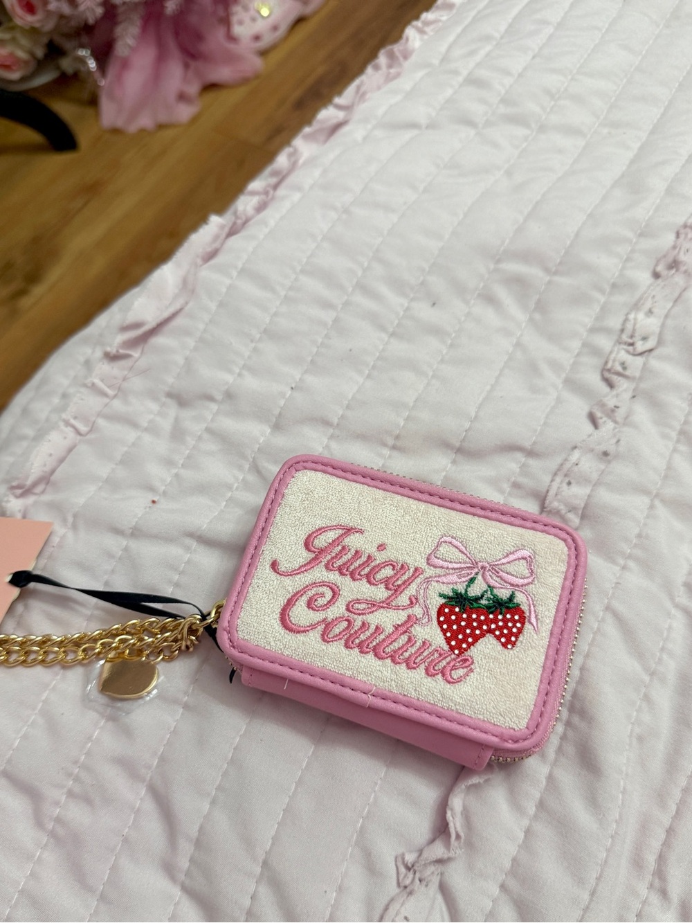 Juicy CoJuicy Couture Powder Blush Retro Strawberry Zip Around Bifold Wallet NWT - Picture 1 of 2